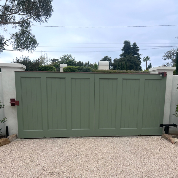 Green wood estate entry gate