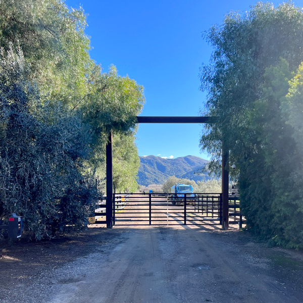 Secure ranch entry gate