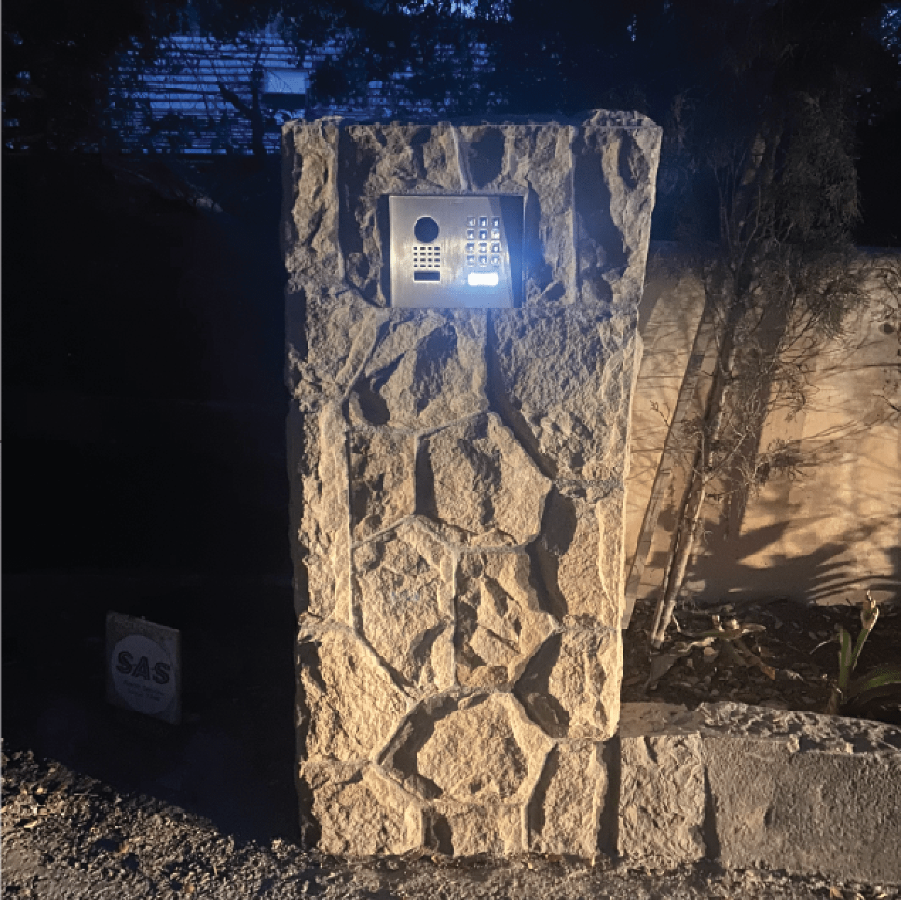 Custom gate installation detail