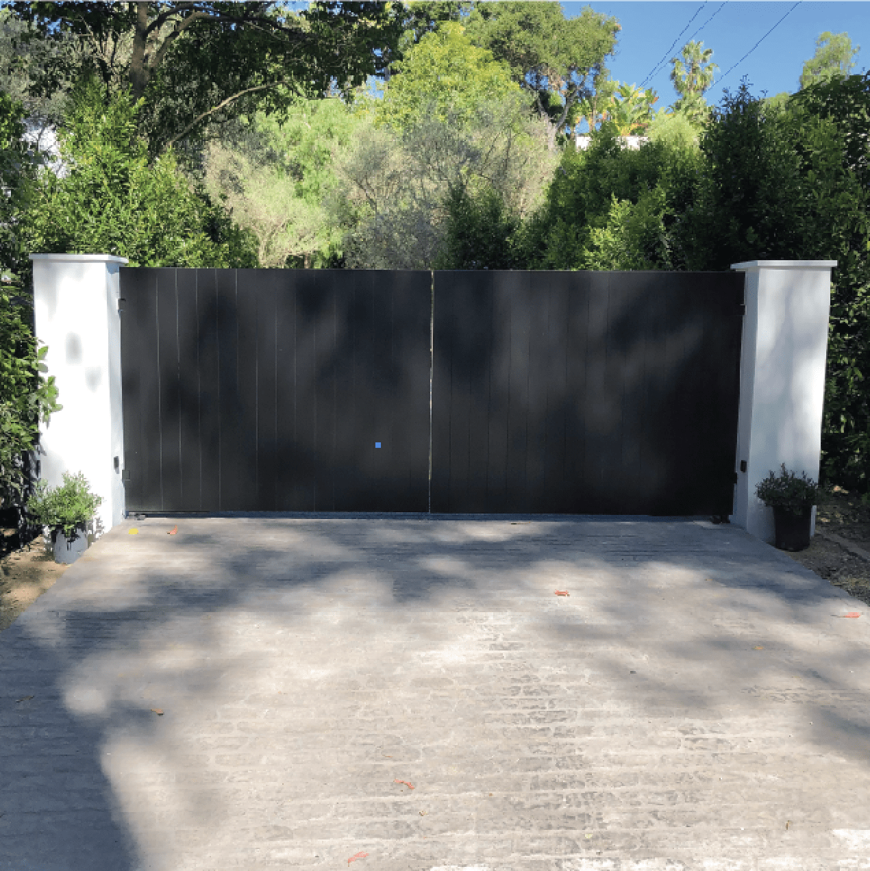 Automatic residential entry gate