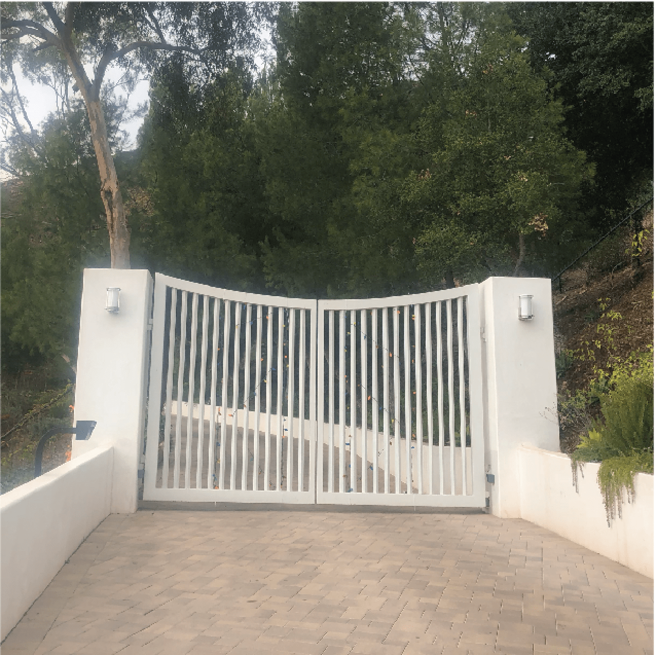 Wood estate gate installation